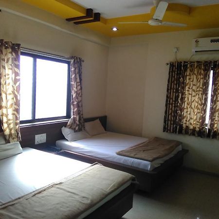 Sri Sai Sannidhi Hotel Shirdi Zewnętrze zdjęcie