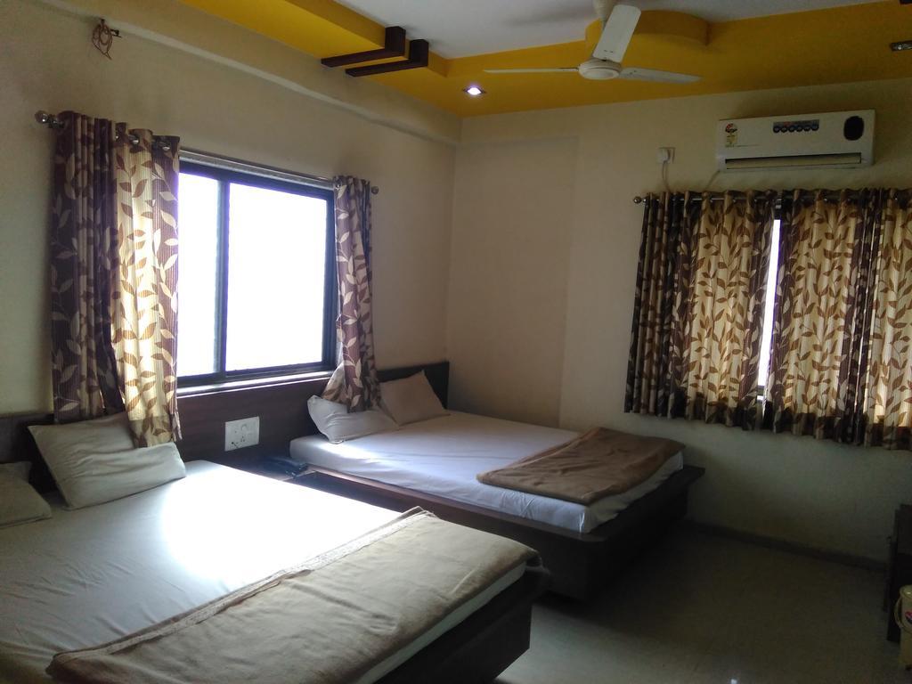 Sri Sai Sannidhi Hotel Shirdi Zewnętrze zdjęcie