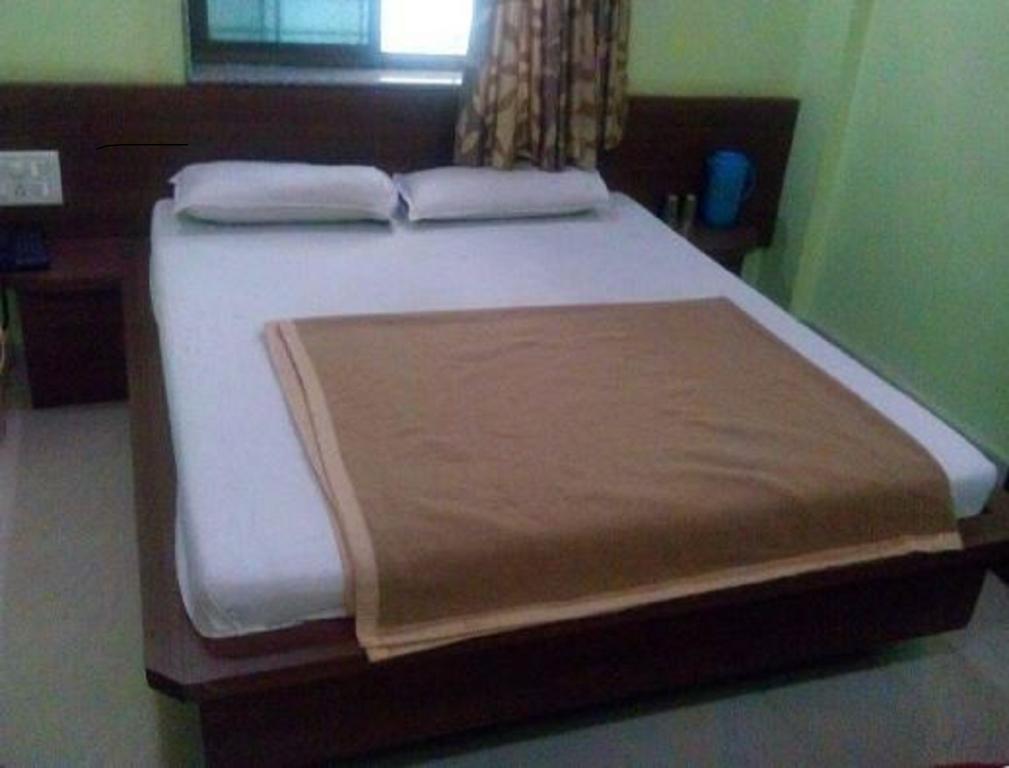 Sri Sai Sannidhi Hotel Shirdi Zewnętrze zdjęcie