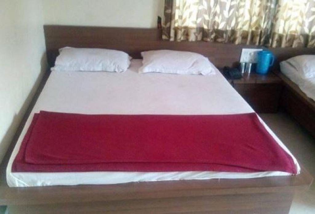 Sri Sai Sannidhi Hotel Shirdi Zewnętrze zdjęcie