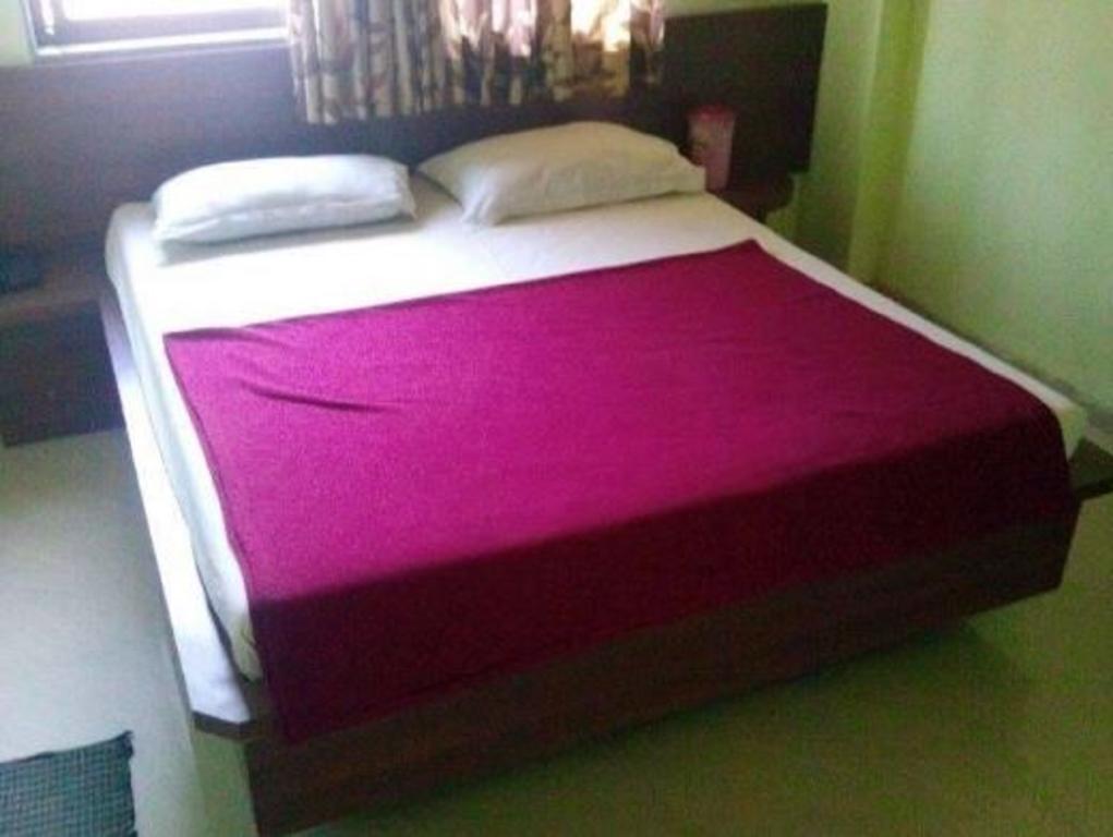 Sri Sai Sannidhi Hotel Shirdi Zewnętrze zdjęcie