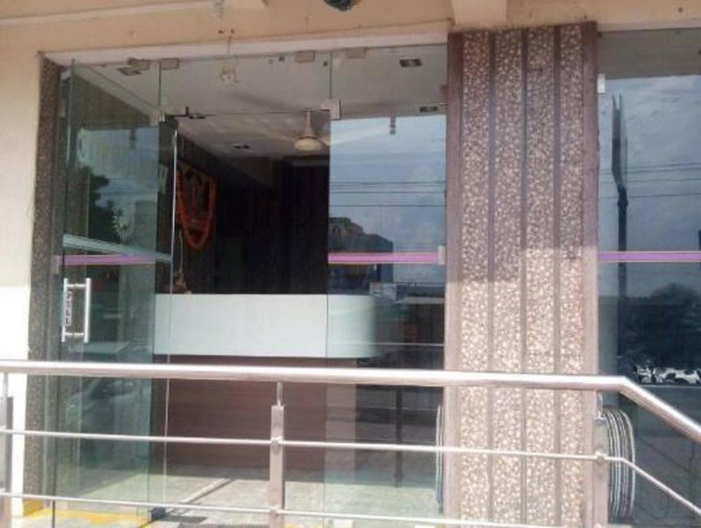 Sri Sai Sannidhi Hotel Shirdi Zewnętrze zdjęcie